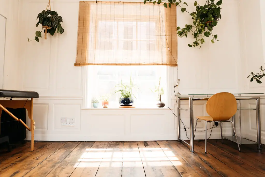 Does deep tissue massage hurt? What to expect from the pressure